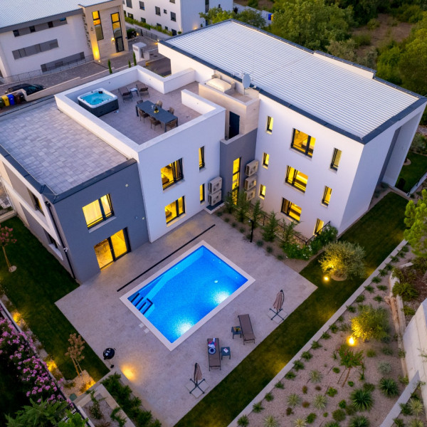 VILA E - Malinska, Hadrie - Experience Elevated Malinska, Krk