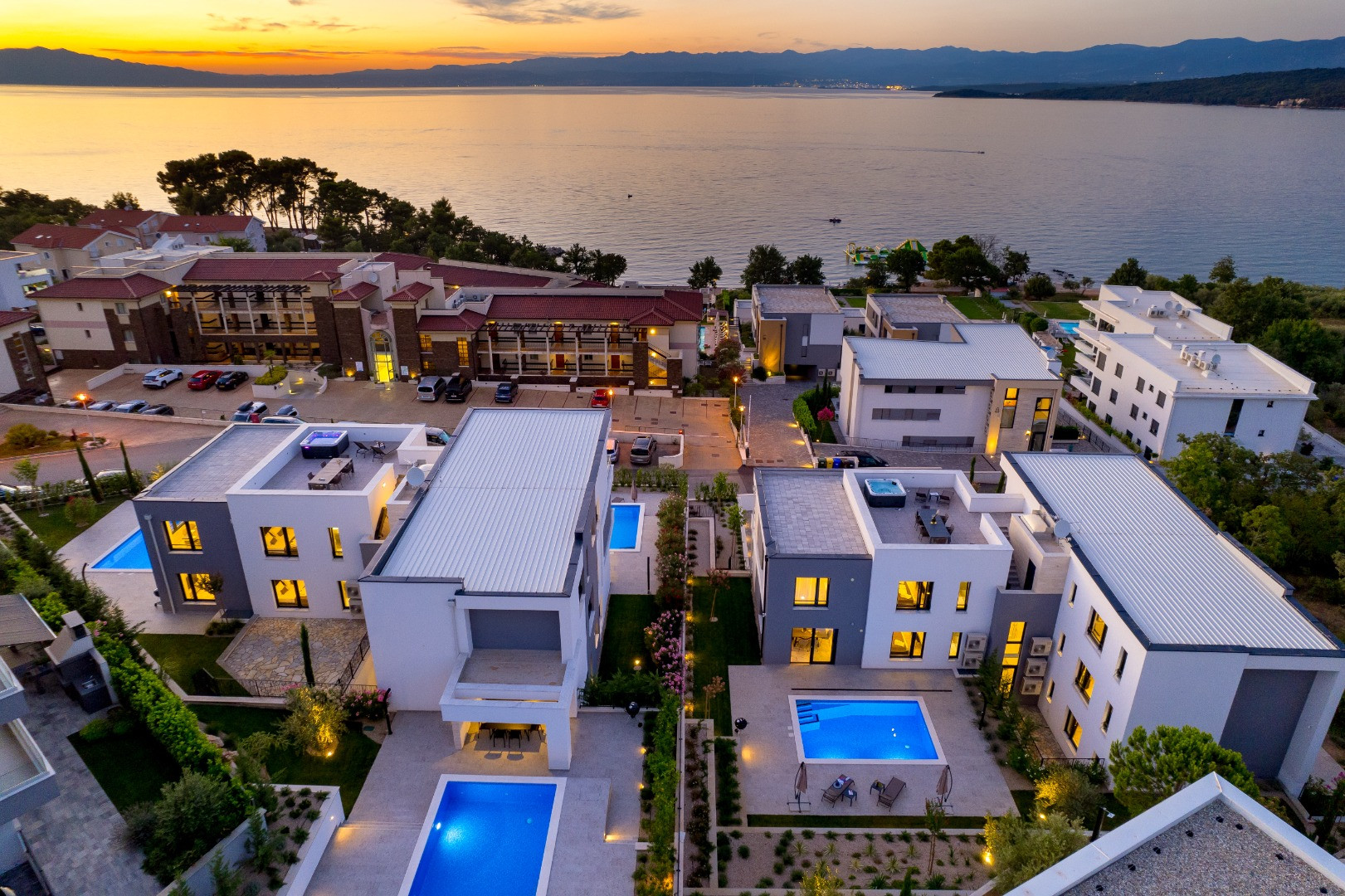 LUXURY RESORT AND VILLAS - A PLACE WHERE ELEGANCE MEETS NATURE, Hadrie - Experience Elevated Malinska, Krk